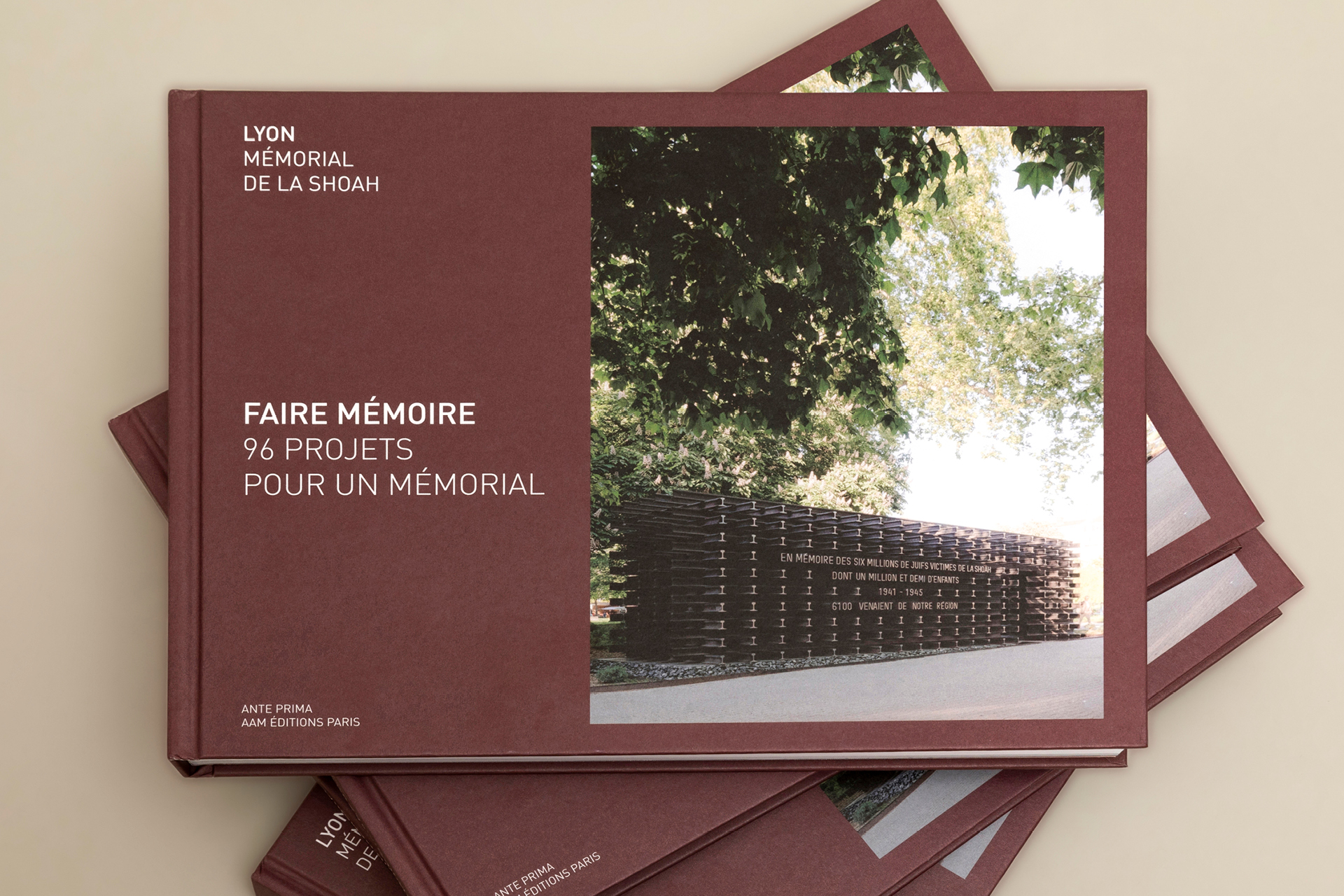 Couverture du livre Faire mémoire – 96 projets pour un mémorial, conception graphique du Mémorial de la Shoah à Lyon
